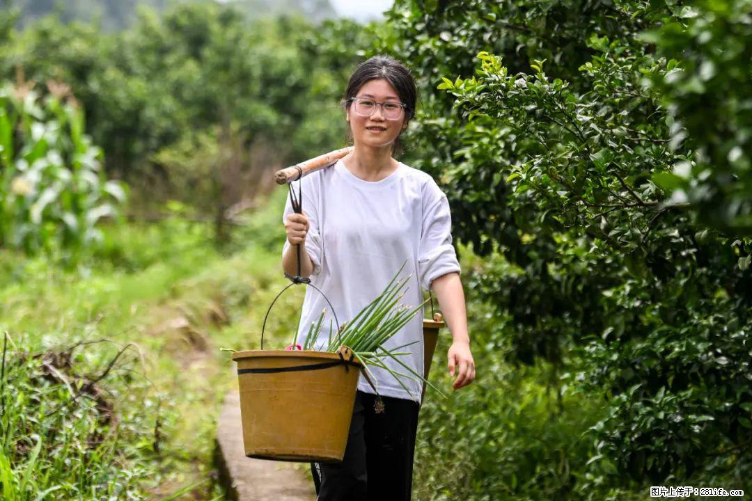 全网追的“扁担女孩”，找了一份暑假工，时薪12元 - 宜昌生活资讯 - 宜昌28生活网 yc.28life.com